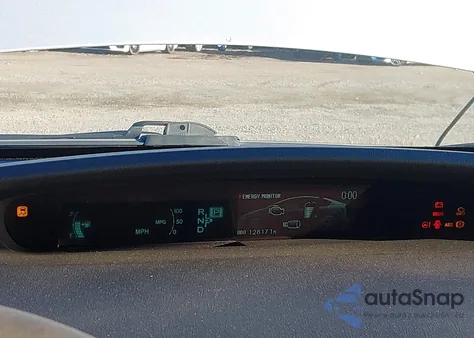 2013 Toyota Prius Three z USA, uszkodzony, nr VIN JTDKN3DU8D5538253